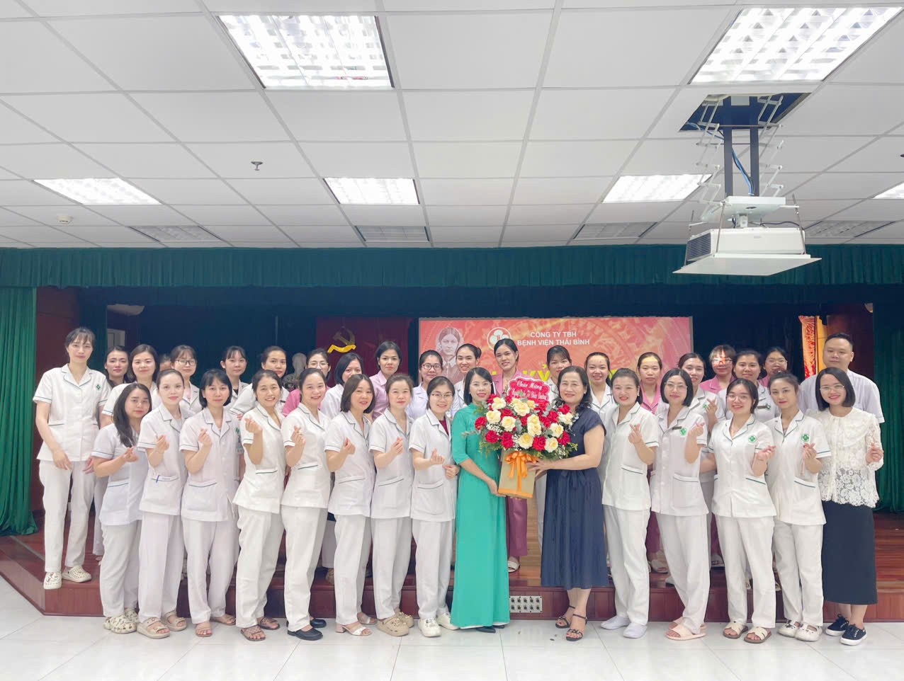 LỄ MÍT TINH KỶ NIỆM 60 NĂM NGÀY QUỐC TẾ ĐIỀU DƯỠNGLỄ MÍT TINH KỶ NIỆM 60 NĂM NGÀY QUỐC TẾ ĐIỀU DƯỠNG