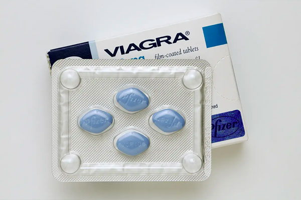 Thuốc Viagra được đóng trong hộp có 4 viên